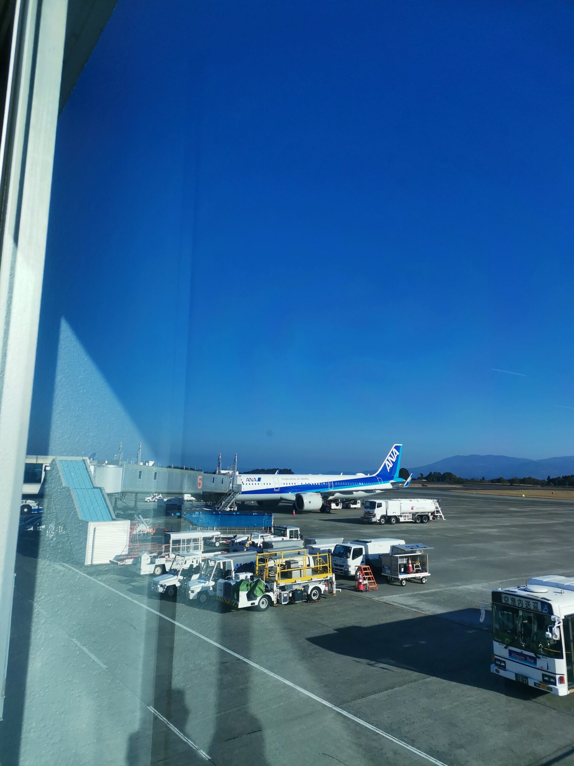 足を止める、立ち止まる